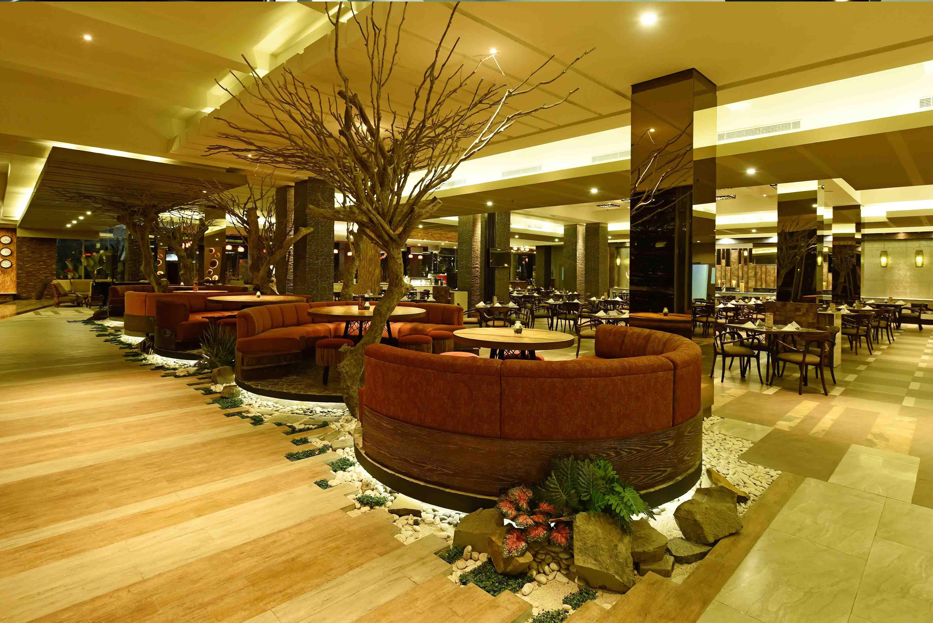 Hotel Jababeka By Ihg 4*